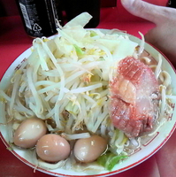 「ミニラーメン+ウズラ」@ラーメン二郎 大宮店の写真