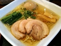 「あっさり和節白醤油らーめん全部入り大盛りサービス980円」@麺屋 和武士の写真