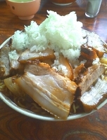 「チャーシュー麺大盛り+薬味+メンマ増し」@梅乃家の写真