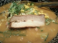 「ヒキ肉入り赤みそラーメン（平打ち麺）650円」@らーめん 味香美の写真