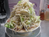 「ラーメン600円豚120円タマネギ70円」@らーめん大 練馬店の写真