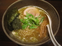「ラーメン（塩）（600円）」@焦がしにんにくつけ麺 大外一気の写真