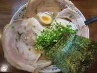 「とんこつチャーシューメン+替え玉（800+100=900円）」@ラーメン 秀華の写真