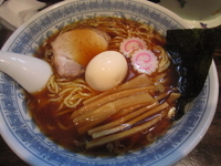 「ラーメン（黒）+味玉（600+100=700円）」@荻窪ラーメン 菊池の写真