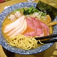 「濃厚魚介ラーメン（醤油）+ミックスチャーシュー 750円+240」@麺屋 一燈の写真