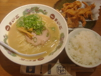 「唐揚げ定食（こってり中華そば+唐揚げ+白飯）」@天下一品 五反田店の写真