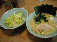 「塩ラーメン（並・麺カタメ）￥600+もやきゃべ￥70」@横浜ラーメン 壱六家 桶川坂田店の写真