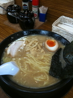「醤油ラーメン ￥650」@七輪炭火焼 ホルモン倶楽部の写真