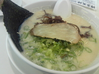 「ラーメン+替玉（500円）」@博多天神 池袋店の写真