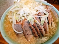 「Wぶた入り小ラーメン+無料トッピング（ヤサイマシマシ・ニンニク・」@ラーメン二郎 亀戸店の写真