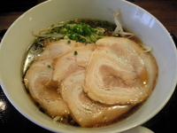 「ちゃぶ屋流醤油チャーシュー麺」@とんこつらぁ麺 CHABUTON 下北沢駅前店の写真