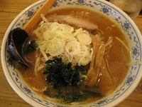 「味噌ラーメン560円（地域新聞クーポンで餃子無料）」@市々ラーメン 柏駅西口店の写真