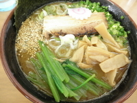 「とんこつラーメン 「900円」」@MENYA 食い味の道有楽の写真
