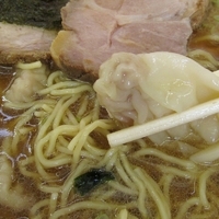 「チャーシュー麺・手作りワンタン 800円」@榊屋の写真