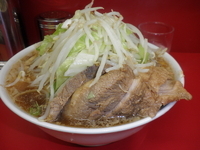 「小豚（750円）ヤサイ・ニンニク」@ラーメン二郎 西台駅前店の写真
