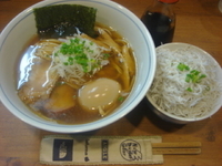 「醤油らーめん半熟味付玉子入り+釜揚げしらすご飯」@麺処 びぎ屋の写真