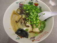 「ひごらーめん+万能ネギ（650円+クーポン）」@肥後のれん 本店の写真