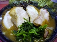 「ラーメン（630円）+キクラゲ（30円）+豚トロ3枚（160円）」@王道家の写真