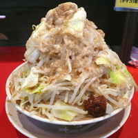 「ラーメン 680円（ヤサイマシマシ・アブラ・カラメ・辛玉・ニンニ」@用心棒の写真