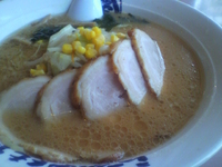 「Aセット（みそちゃーしゅう￥850+半チャーハン￥80）+餃子￥」@ラーメンともや 龍舞店の写真