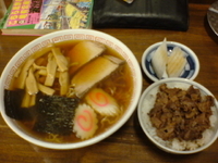 「ラーメンと小肉めし800円」@三角屋の写真