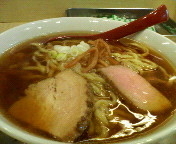 「醤油ラーメン（大盛250g無料） 670円」@麺や 七彩の写真