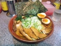 「チャーシュー麺+半熟煮たまご」@熟成鶏醤油らーめん 上弦の月の写真
