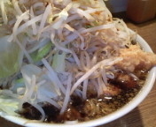 「ラーメン（野菜マシマシ・ニンニク）650円+豚券100円」@らーめん こじろう526 日暮里店の写真