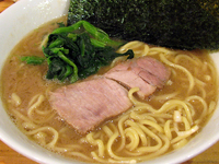 「ラーメン（中盛:濃いめ少なめカタメ）@750」@洞くつ家の写真