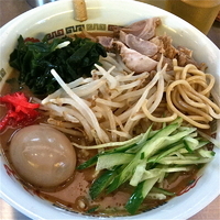 「冷やし中華（味玉付き￥950）」@ホープ軒 千駄ヶ谷本店の写真