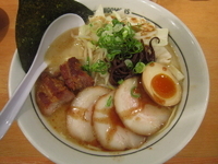 「特製ラーメン+半ライス（950円+ランチタイム無料）」@熊本ラーメン ひごもんず 西荻窪店の写真