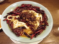 「辣辣辣担々麺+水餃子6個」@百八十六番餃子 横浜中華街店の写真