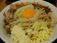 「まぜそば（全増し）￥750+大盛り￥100」@ジャンクガレッジ イオンレイクタウンmori店の写真