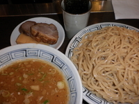 「つけ麺・醤油味・三乗せ（787円）大盛（0円）」@めん家 竹治郎の写真