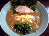 「らーめん（700円）」@横浜家系ラーメン 家家家 飯田橋店の写真