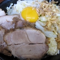 「ぶた小ラーメン・汁なしラーメン ニンニク野菜 900円」@ラーメン二郎 めじろ台法政大学前店の写真