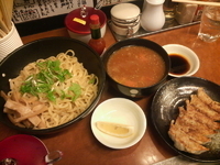 「トマトつけ麺・大盛+焼き餃子」@海と大地のらあめん ひろや 西川口店の写真