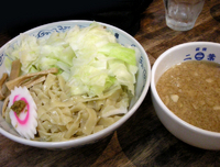 「限定:背脂煮干しつけ麺￥850 +温野菜￥100」@二葉 上荻店の写真