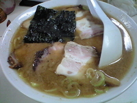 「ミックスチャーシューメン（850円）+ニンニク（50円）」@ラーメン 日本一の写真