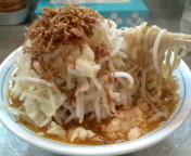 「カレー味噌（野菜多め・にんにく）750円」@ラーメン大 堀切店の写真