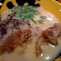 「ラーメン（バリ固）+ゲンコツチャーシュー」@らーめん 博多維新の写真