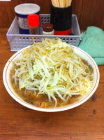 「小豚（ヤサイダブル、ニンニク、カラメ）」@ラーメン二郎 品川店の写真