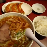 「ラーメン600円+餃子3個300円+半ライス100円」@彩花の写真