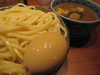 「つけめん（大）+半熟卵」@つけ麺専門店 三田製麺所 神田店の写真