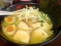 「得ラーメン（全部のせ?・950円）」@TOKYO 鶏そば TOMOの写真