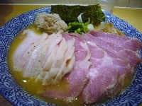 「濃厚魚介ラーメン（750円）+豚チャー5枚（250円）+鶏チャー」@麺屋 一燈の写真