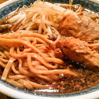 「ラーメン小（ヤサイ少なめ・ニンニク） ￥550」@らーめん こじろう526 日暮里店の写真