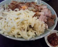 「あえそば（全マシ）+チーズ+辛玉」@麺や あかつきの写真