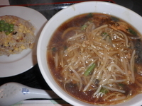 「もやしラーメン（680円）半炒飯（100円）」@一歩亭の写真