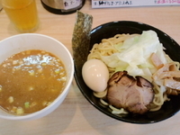 「黄身まで染みた味玉つけ麺（中盛り）780円」@つけめんOMOTE （面）の写真